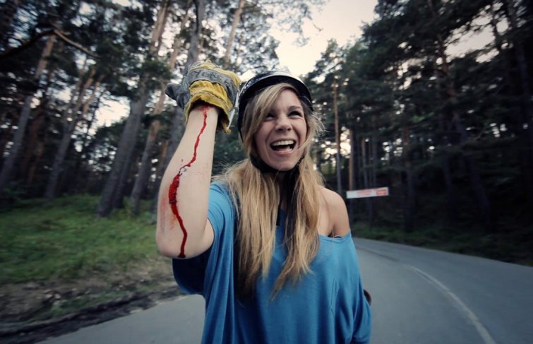 Carving the Mountain, des filles et du longboard