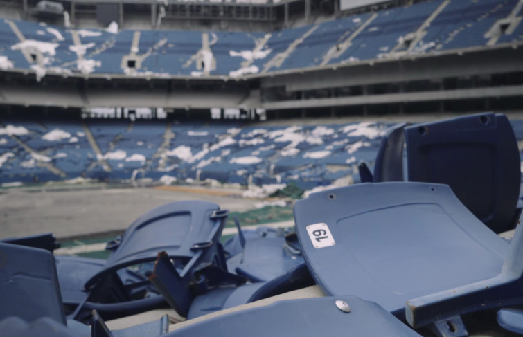 BMX : 360-barspin dans un stade abandonné de Detroit