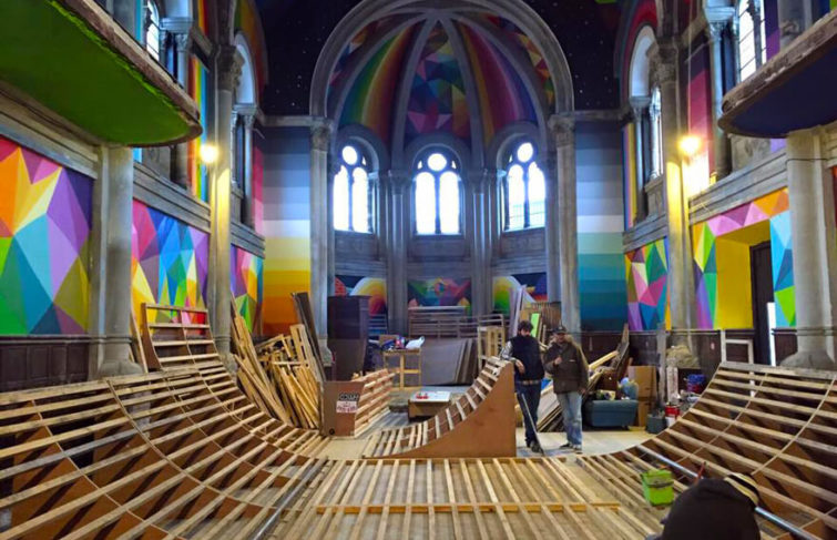 Une église espagnole transformée en un skatepark haut en couleurs